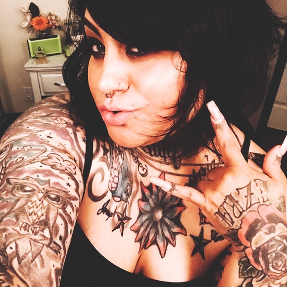 Meet your Posher, Carla - Picture 3 of 3